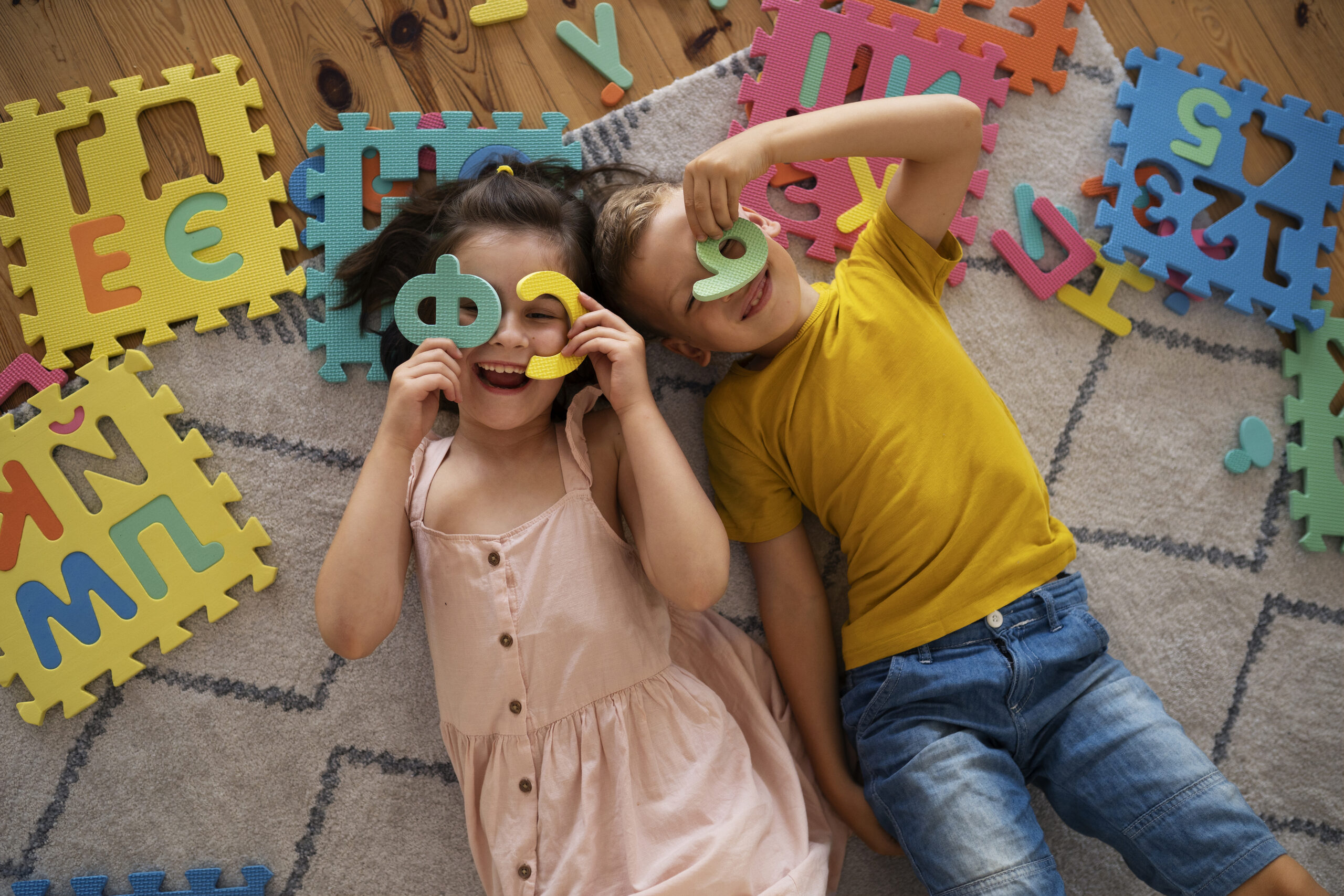 siblings-playing-with-brain-teaser-toys